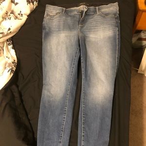 Torrid bombshell skinny jeans size 20R